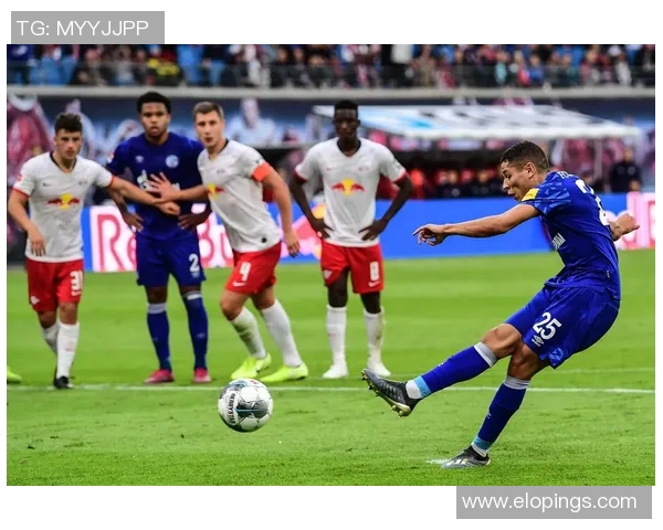 沙尔克04主场大胜莱比锡,保级前景一线希望增大 沙尔克04主场大胜莱比锡,保级前景一线希望增大